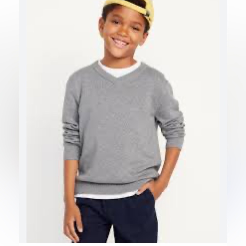 NWT!  GAP Heather Gray V-Neck Pullover sweater, size boys small